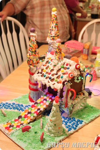 How to Make an Old Fashioned Gingerbread House {Gypsy Magpie}