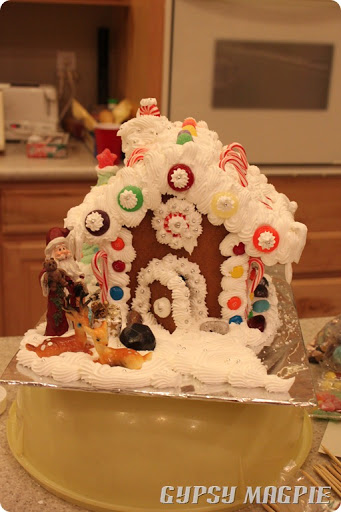 How to Make an Old Fashioned Gingerbread House {Gypsy Magpie}