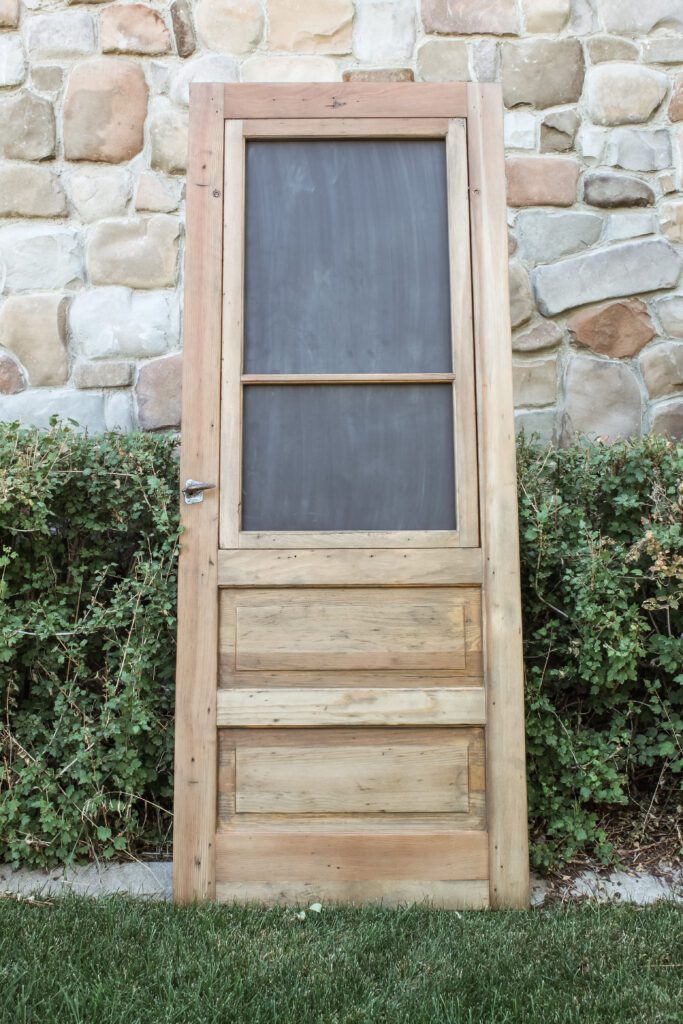 This lovely old screen door with a chalkboard would make the cutest pantry door! | gypsy magpie