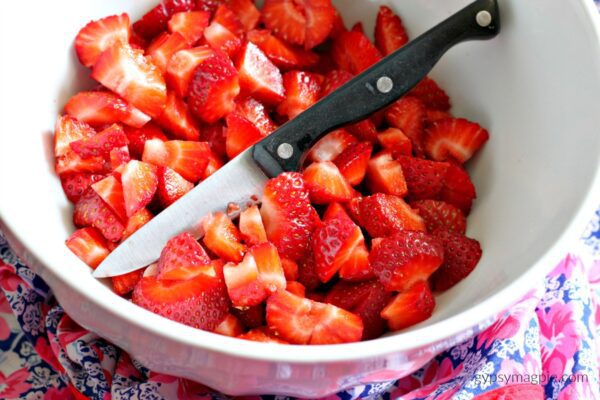 It's strawberry season! If you are longing for freezer jam, here are 3 ways to make your own! | Gypsy Magpie