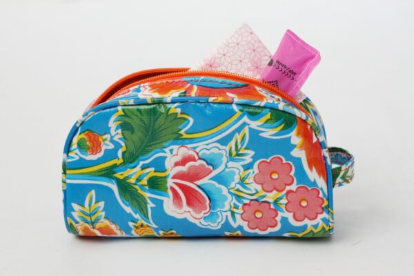 Have a tween or teen starting her monthly cycle? This little kit is the perfect gift to help her prepare. | Gypsy Magpie