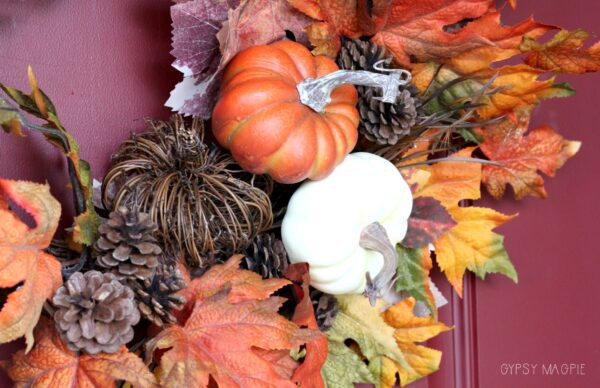 These pumpkin floral picks make this fun fall wreath! | Gypsy Magpie