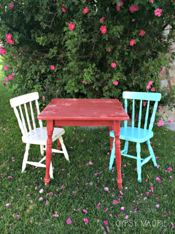 Come see how darling this old yard sale kids art table set came out after a little peacock blue paint! | Gypsy Magpie