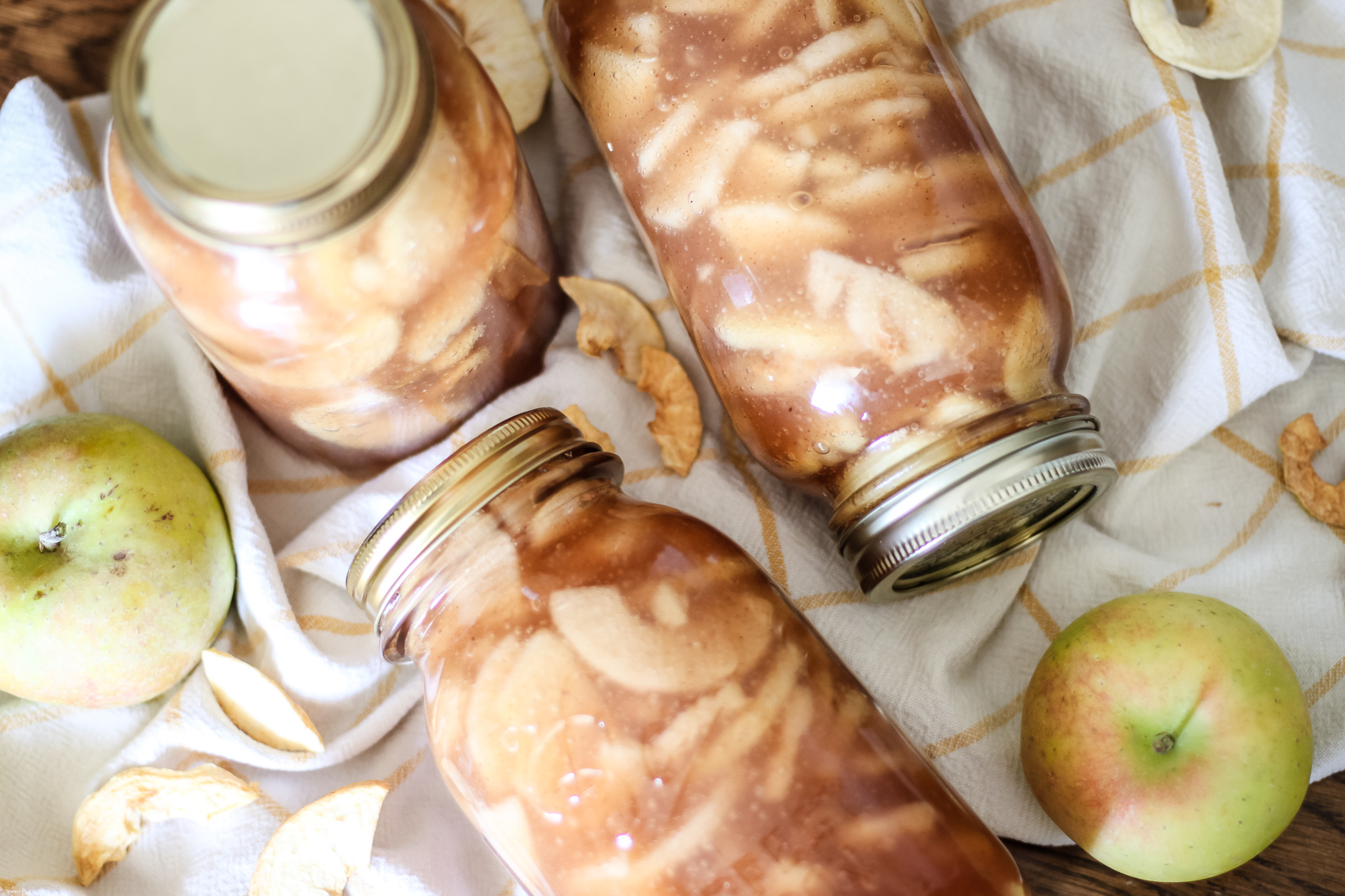 Make your own canned apple pie filling | gypsy magpie